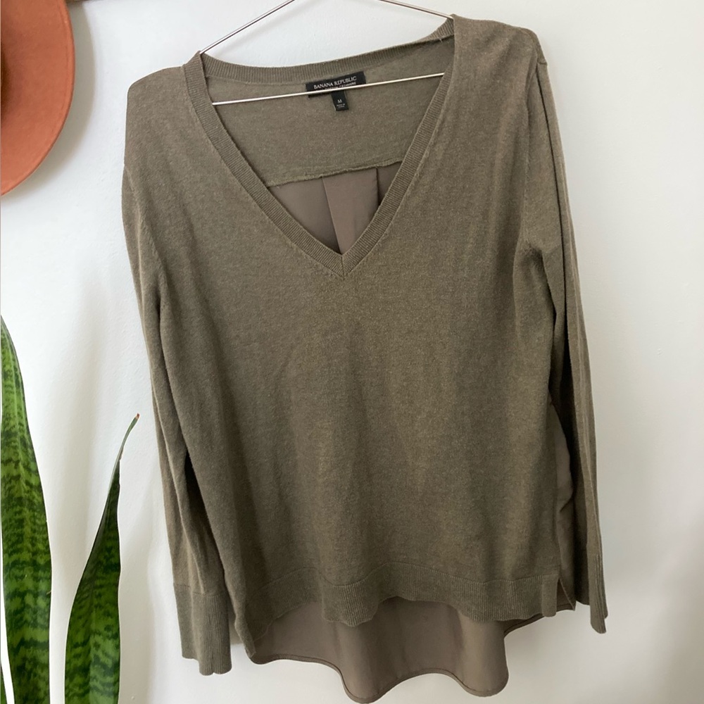 Banana Republic Pima cotton and cashmereOlive Long Sleeve V-Neck Top